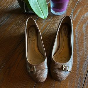 Women’s low heel wedges